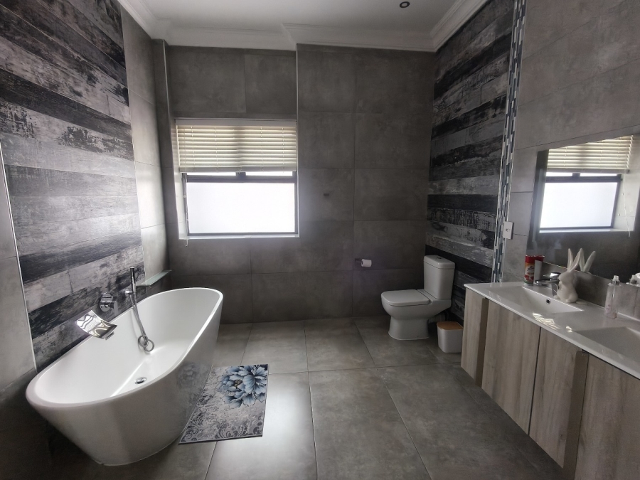 7 Bedroom Property for Sale in Wigwam North West